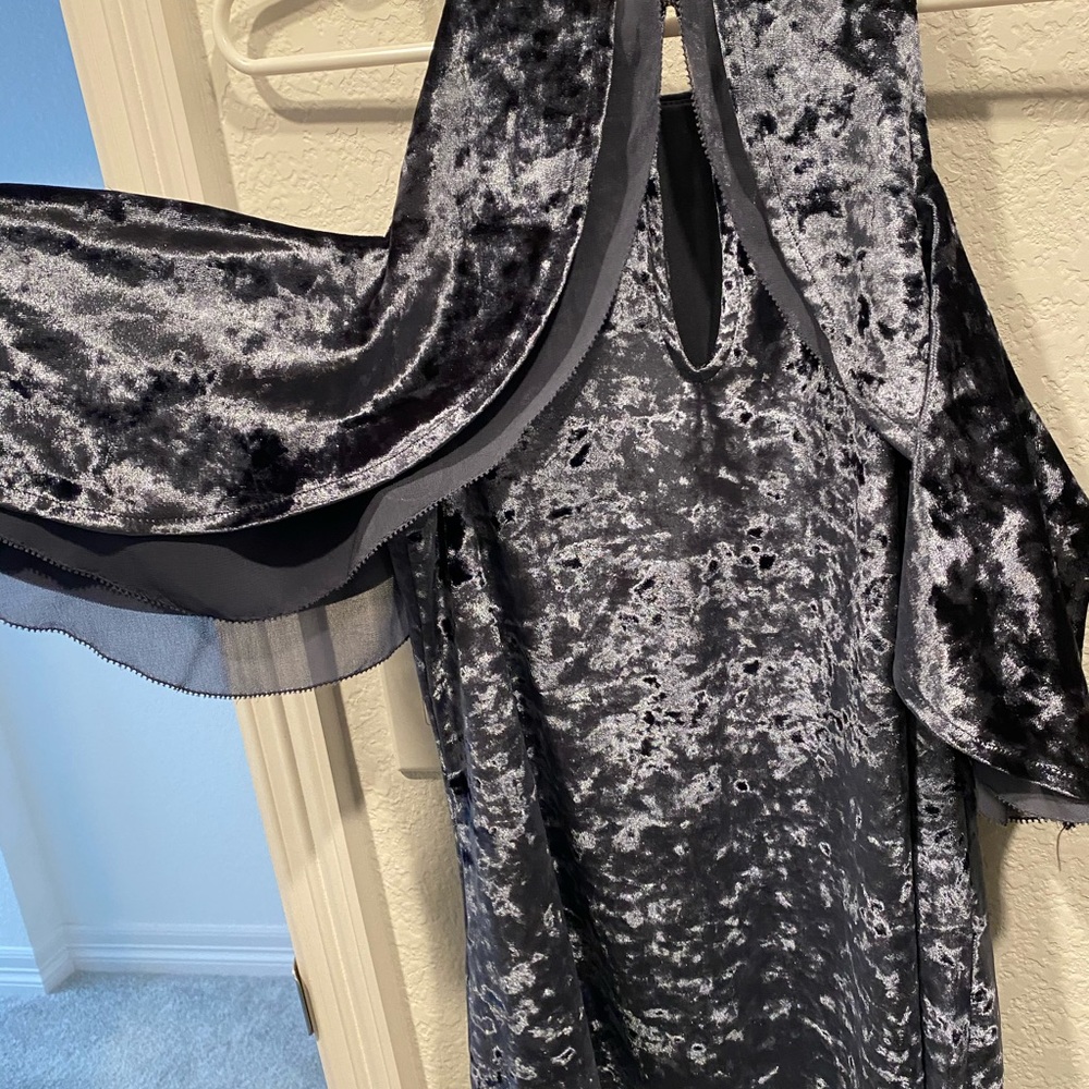 White House Black Market Crushed Velvet Top - Picture 6 of 7